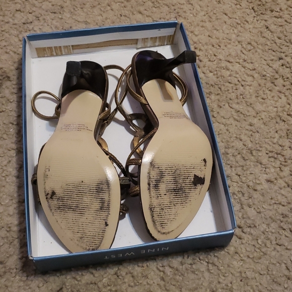 Gold Nine West heels - Picture 4 of 4